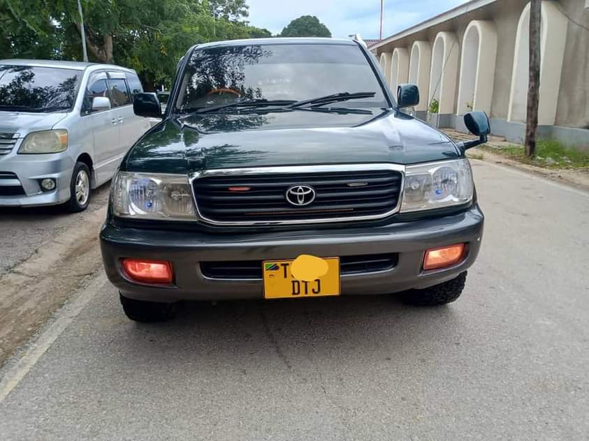A picture of LANDCRUISER V8 VX