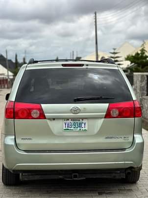 A picture of 2008 Toyota Sienna