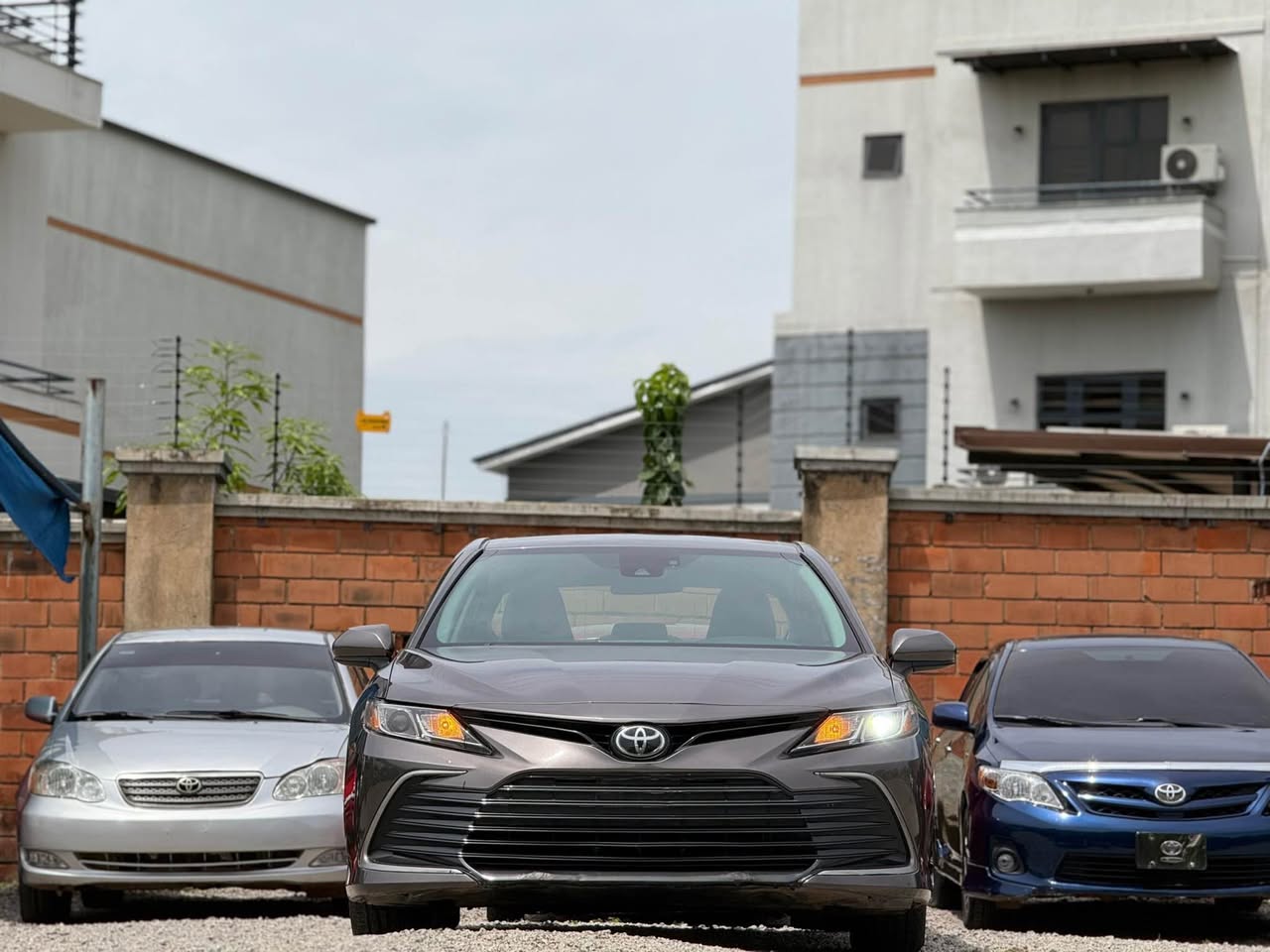 A picture of Direct Belgium C300 22m and Toyota Camry 30m Used Avensis