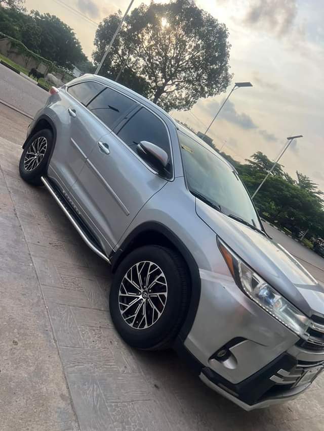 A picture of Very Sharp Toyota Highlander 2016 Model Keyless Entry