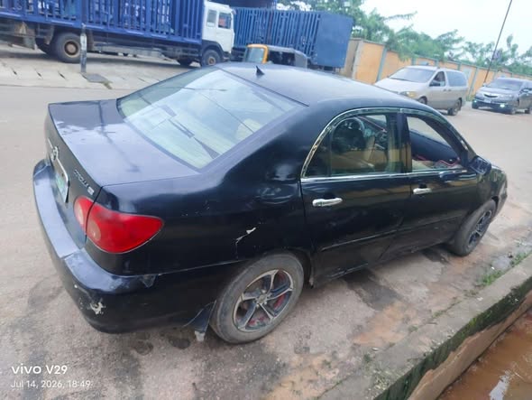 A picture of 2004 Toyota corolla