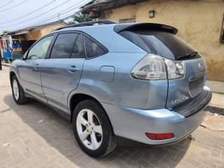 A picture of 2005 Lexus RX LE