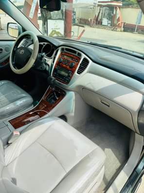 A picture of TOYOTA HIGHLANDER 2006 STILL AVAILABLE LOCATION IKOTUN LAGOS TRUST ME