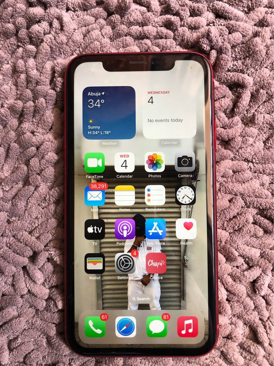 A picture of iPhone XR. 64gb