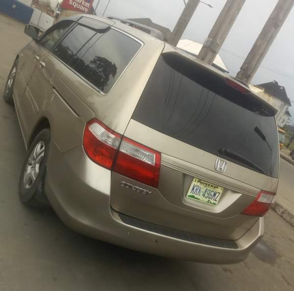 A picture of Honda Odyssey 2007 Model Colour Gold Condition No pin missing