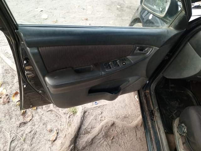 A picture of Toyota Corolla 05 bank type Engine and gear perfect ok