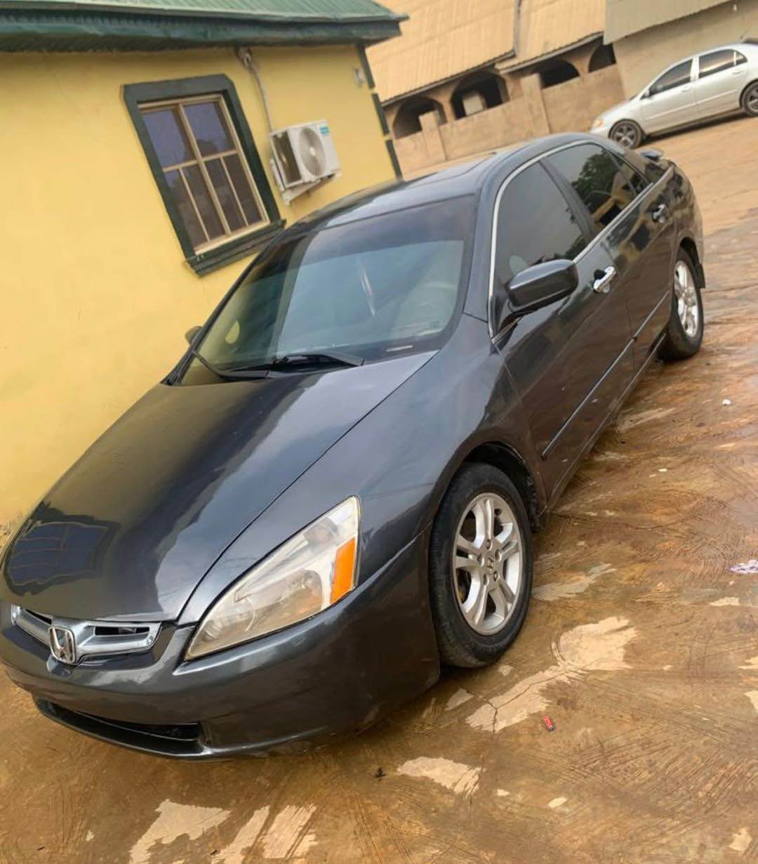 A picture of Honda Accord DC 2007 model 2 1m last money needed