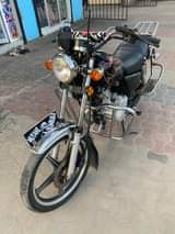 A picture of Haojue inauzwa full document bei 1650000 coll coll 0620 2166