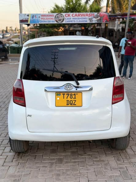 A picture of TOYOTA RACTIS