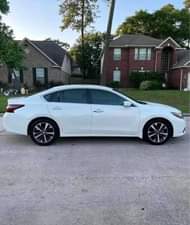 A picture of 2017 Nissan maxima Price 3200 Down payment 500 Clean title