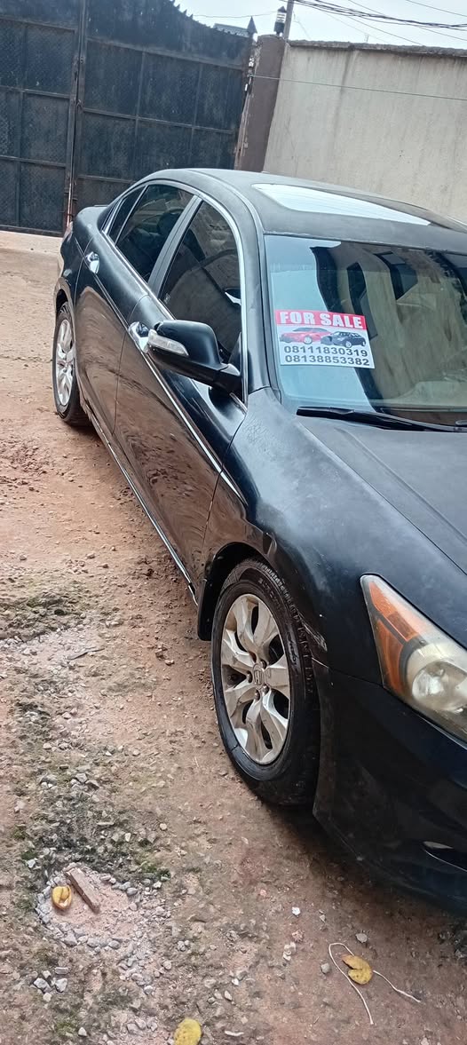 A picture of Totally clean first body paint honda accord 2009 very fuel
