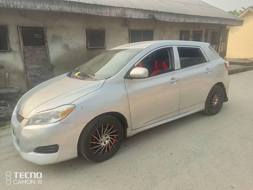 A picture of TOYOTA MAYRIX 2009 MODEL