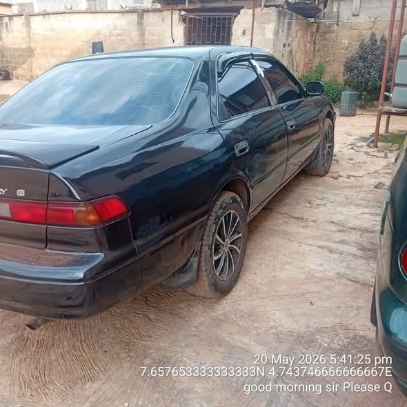 A picture of Toyota camry 2 2