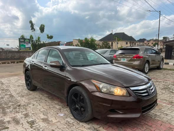 A picture of HONDA ACCORD 2011 USED