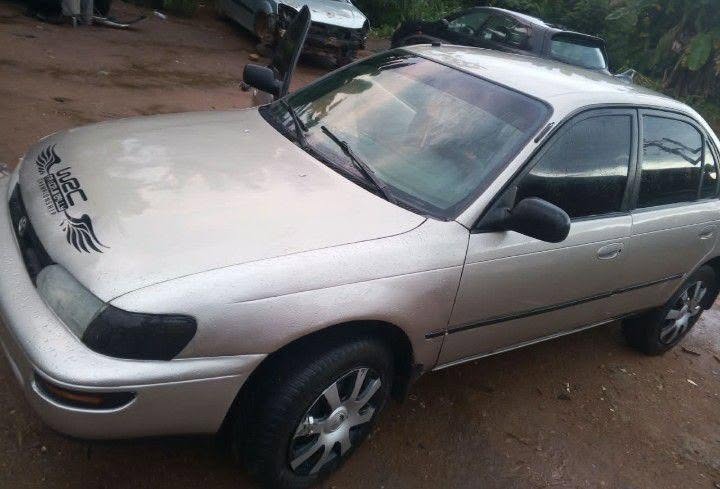 A picture of 2000 Toyota Corolla