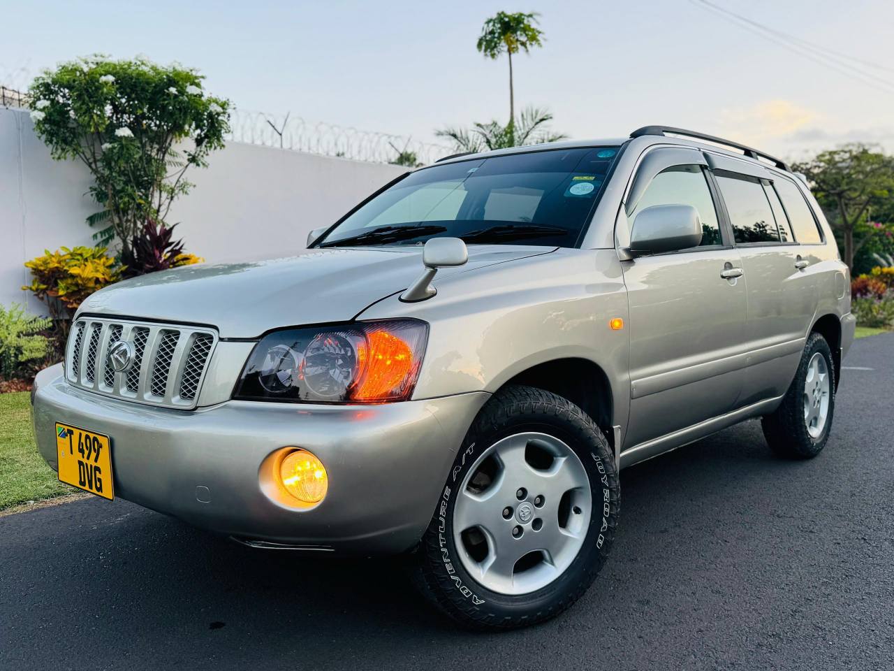 A picture of TOYOTA KLUGER
