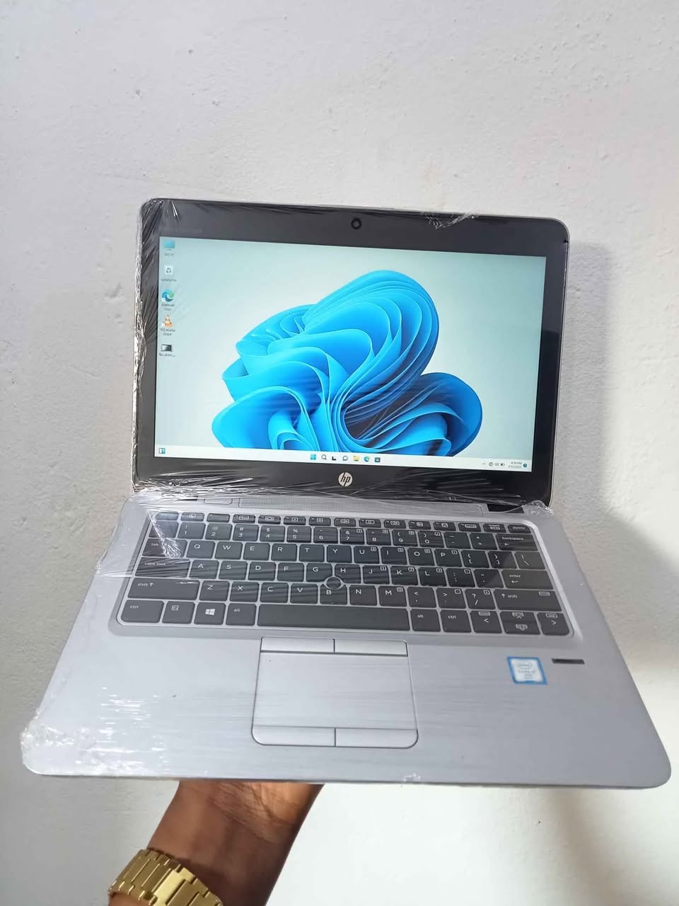 A picture of Core i7 Hp Elitebook 820 G3 8gb ram 2.8ghz keypad