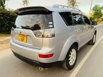 A picture of MISTUBISHI OUTLANDER DUF