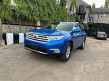 A picture of SUPER CLEAN 2008 TOYOTA HIGHLANDER PRICE IS 5 7M OWNER