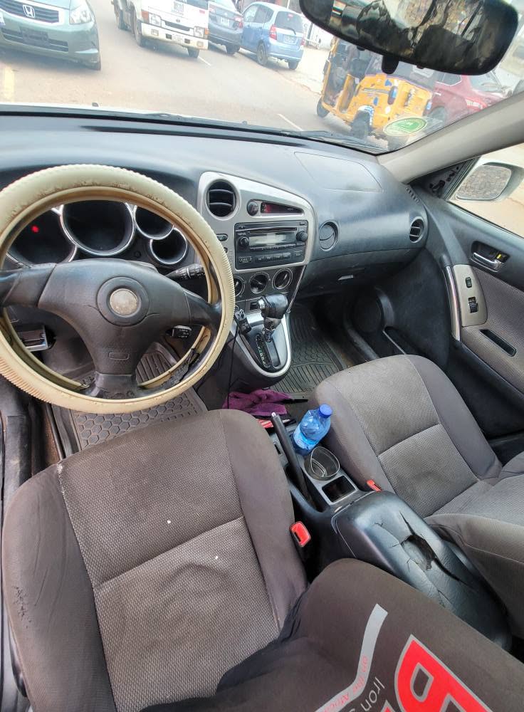 A picture of Toyota matrix 2006 sound engine and gear selecting perfectly