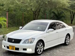 A picture of WhatsApp call 2557 6248 3424 PRICE. 19 800 000 TOYOTA