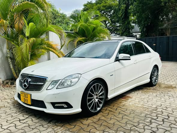 A picture of MERCEDES BENZ E250