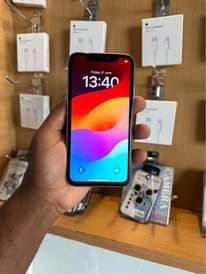 A picture of 11 plain 128GB