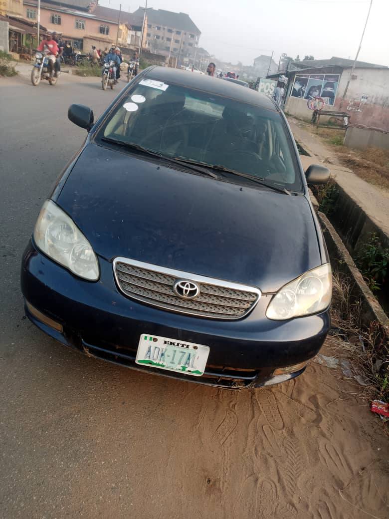 A picture of 2004 Toyota Corolla LE for sale