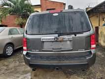 A picture of Honda pilot 2009