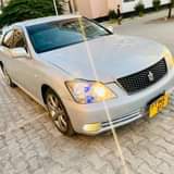 A picture of Toyota crown