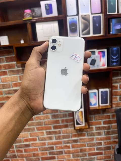 A picture of iPhone eleven 11 white