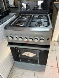 A picture of Von plate 4 Full gass Clean sanaaa Bei 280000 Pigaa