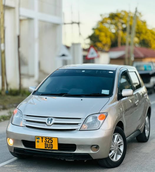 A picture of TOYOTA IST NAIUZA MIL 11 9 0743435416