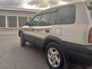 A picture of TOYOTA RAV 4 OLD