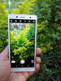 A picture of Sony xperia ace na xperia xz2 compact 0687567155