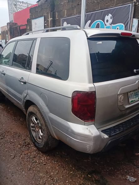 A picture of 2005 Honda pilot for sale