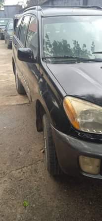 A picture of 2005 Toyota RAV 4