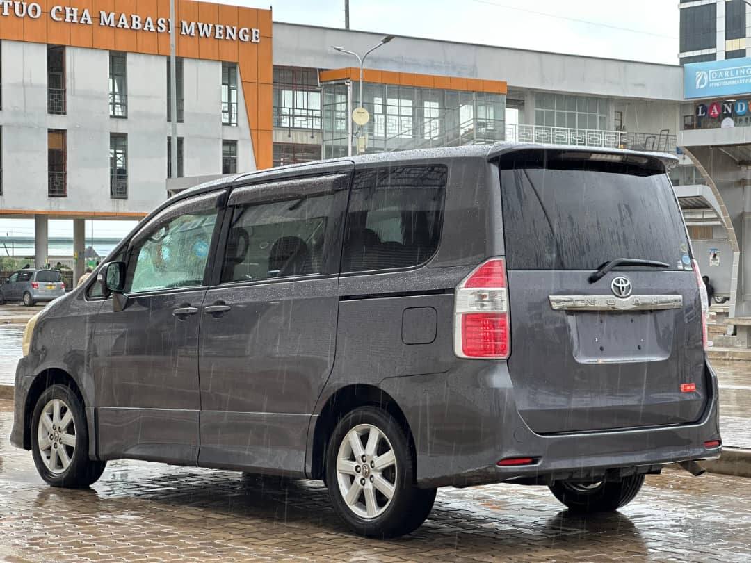 A picture of Price 23 5Mil Registration 2557 69617116 2008 TOYOTA NOAH Transmission
