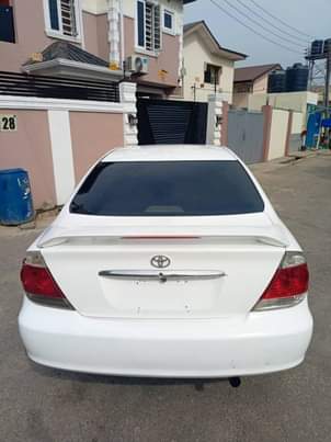 A picture of white clean Toyota camry 2006 forsale