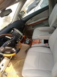 A picture of Belgium standard Lexus Rx330 06 first body with nothing to