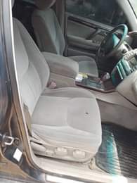 A picture of 2004 Nigeria used Toyota crown v6 sound engine and gear