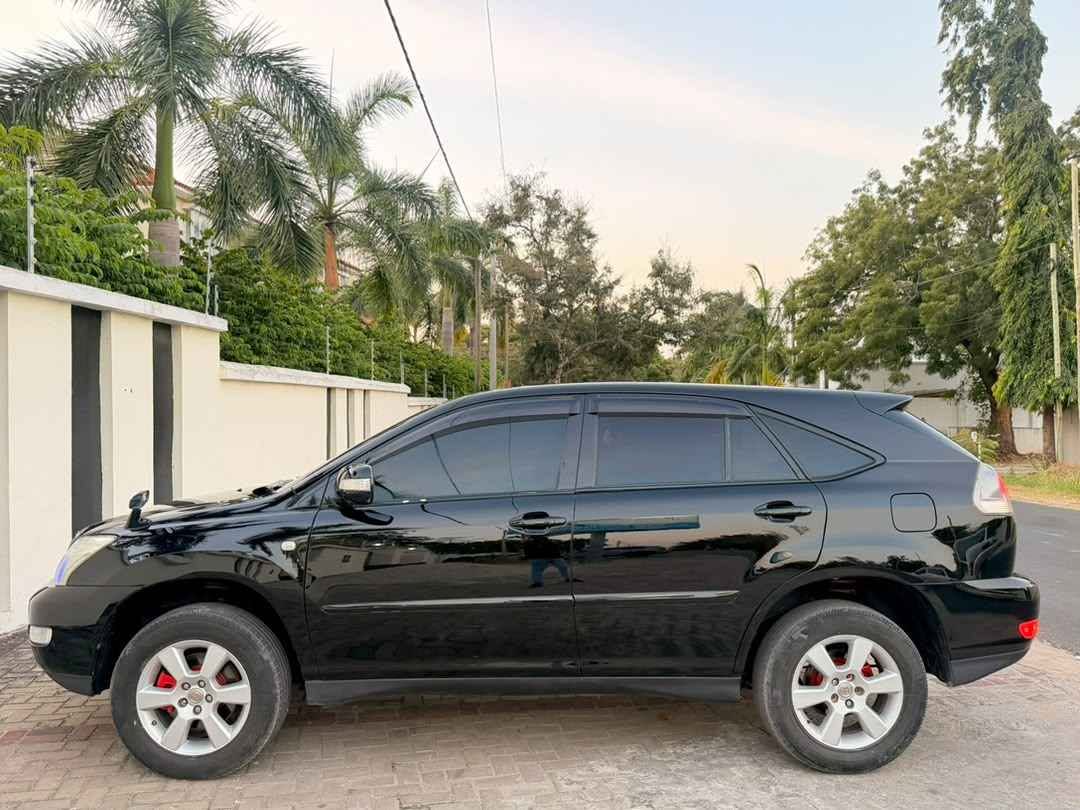 A picture of TOYOTA HARRIER
