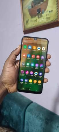 A picture of Samsung a50