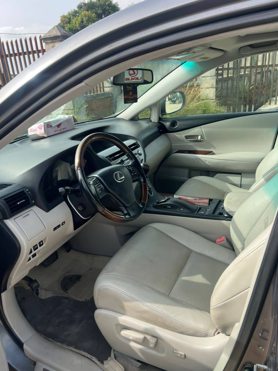 A picture of Lexus RX 350 first body 012 engine Gear AC working