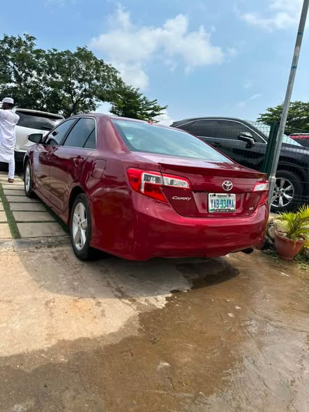 A picture of TOYOTA CAMRY 2012 RED