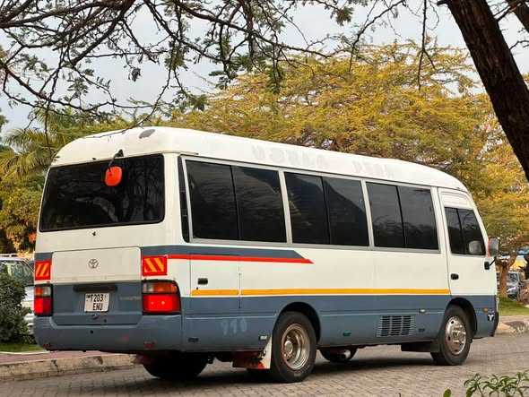 A picture of TOYOTA COASTER