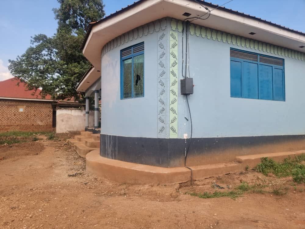 A picture of 3 BEDROOM HOUSE WITH 3 DOUBLE RENTAL UNITS BOYS QUARTERS