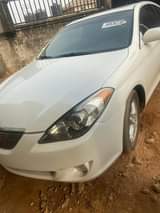 A picture of Toyota solara 2005
