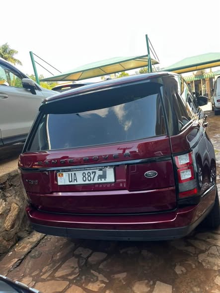 A picture of 2017 Range Rover Vogue 0709446672 0765424123
