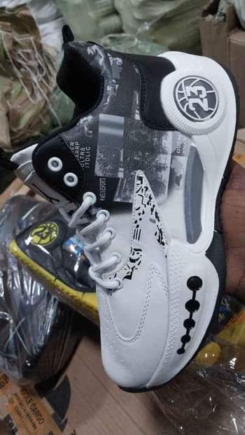 A picture of Men s shoe